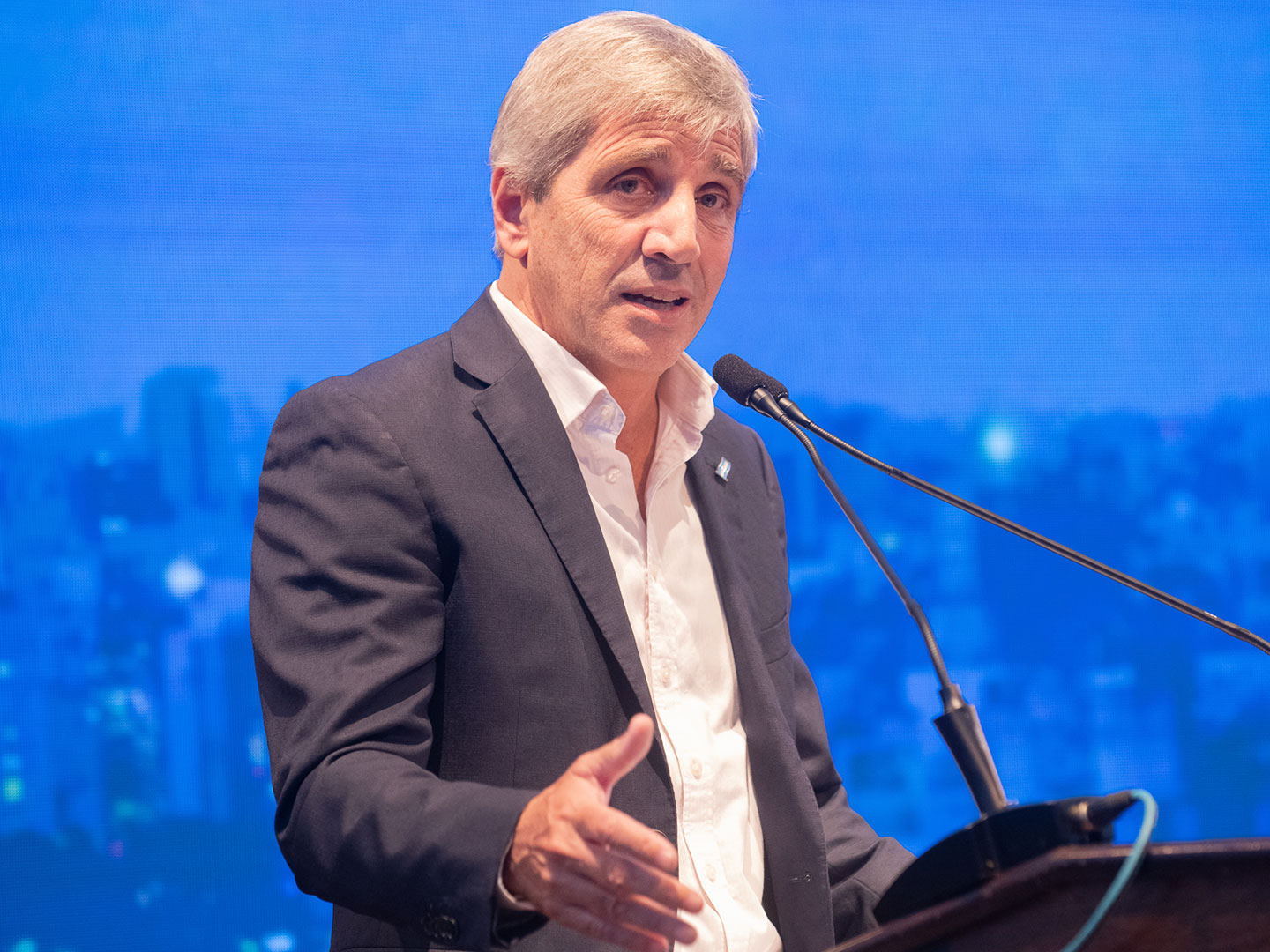 Caputo detalló cómo pagarán vencimientos de deuda