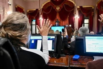 La Legislatura entrerriana aprobó un endeudamiento por 500 millones de dólares