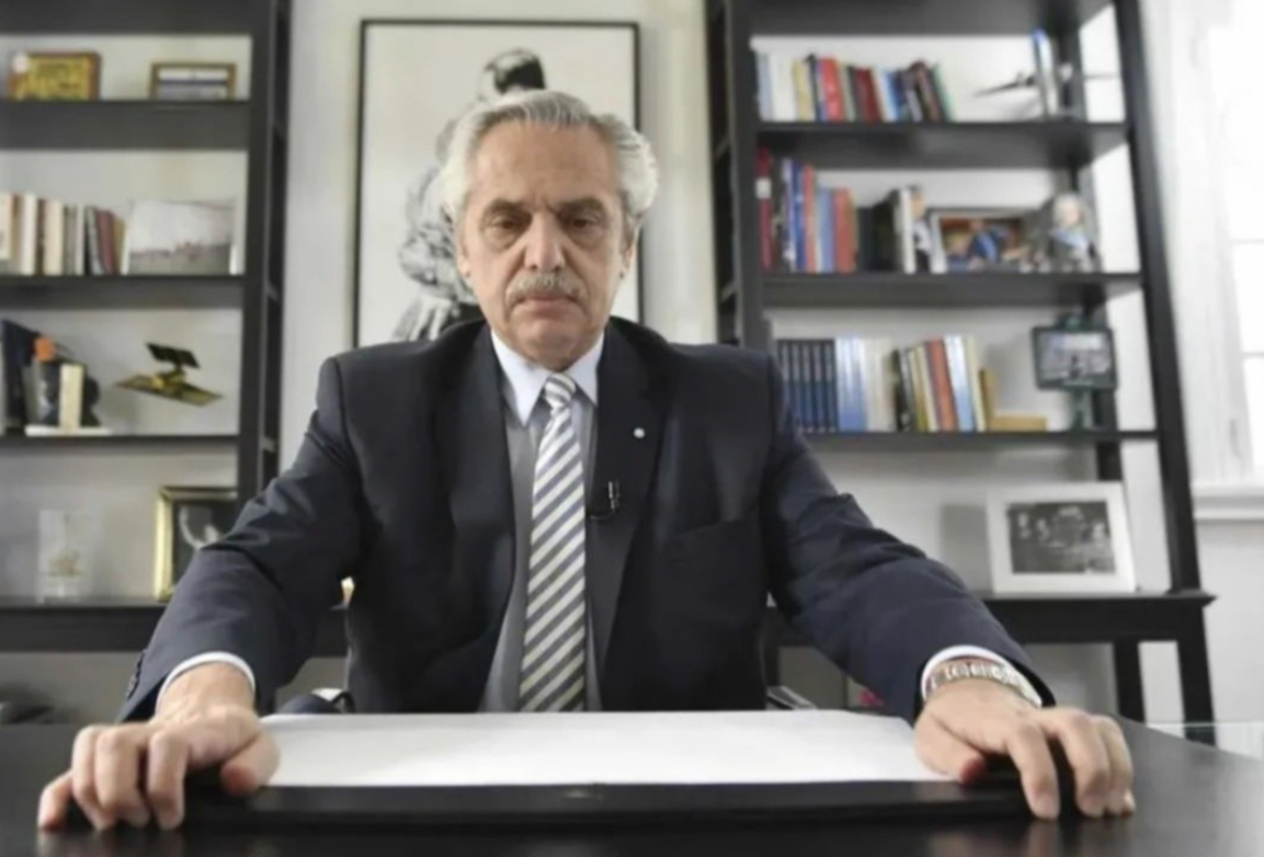 Citan a indagatoria a Alberto Fernández en la causa seguros