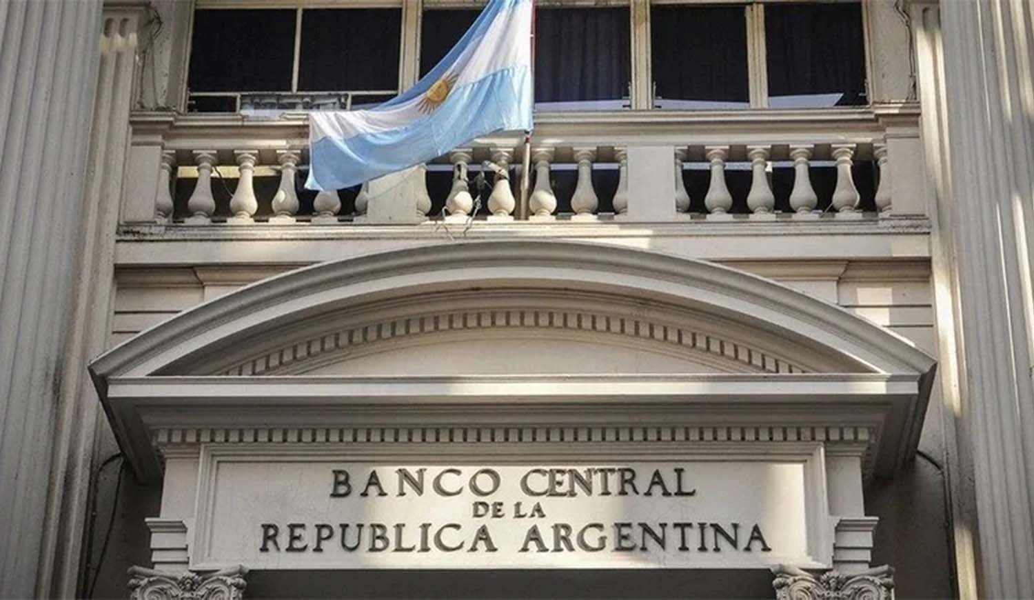 El BCRA limita la compra de dólares a directivos y familiares de bancos