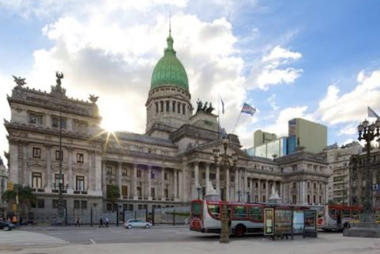 El Gobierno envió al Congreso el DNU que amplía las facultades de la SIDE