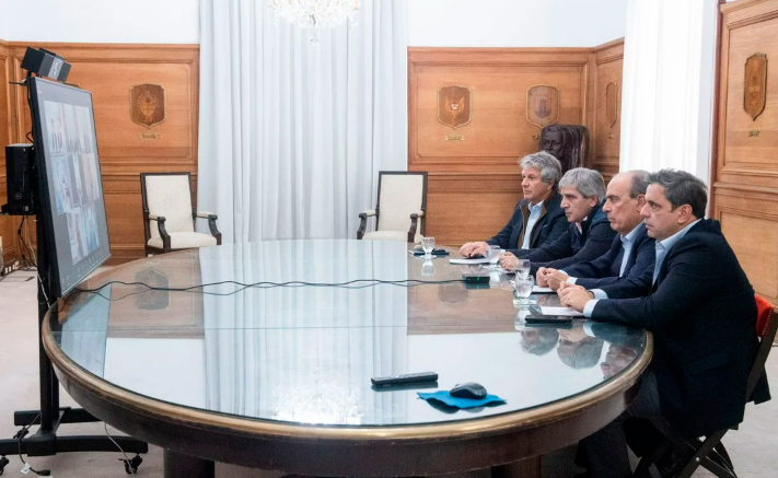 El Gobierno buscó el respaldo para impulsar el uso de dólares fuera del sistema