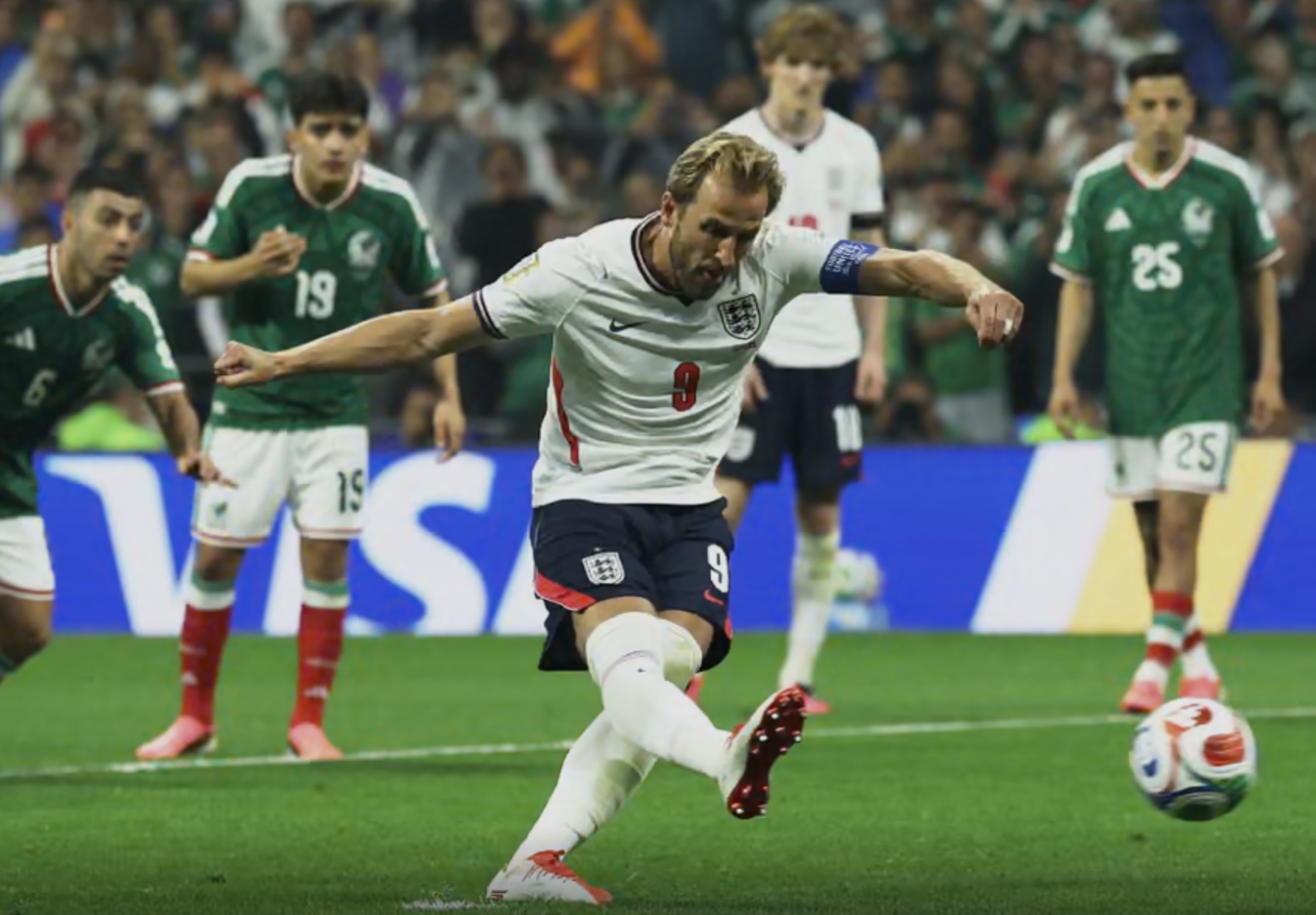 Inglaterra le ganó 3-2 a México