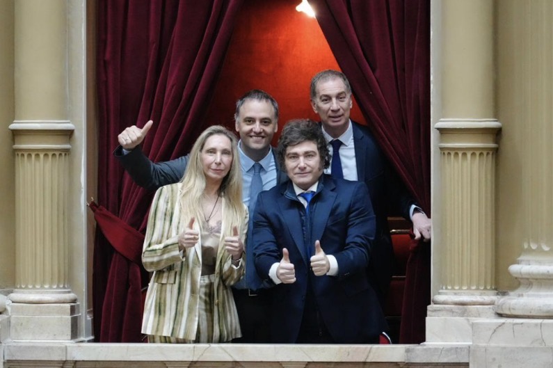 Milei presenció la jura de los nuevos Diputados