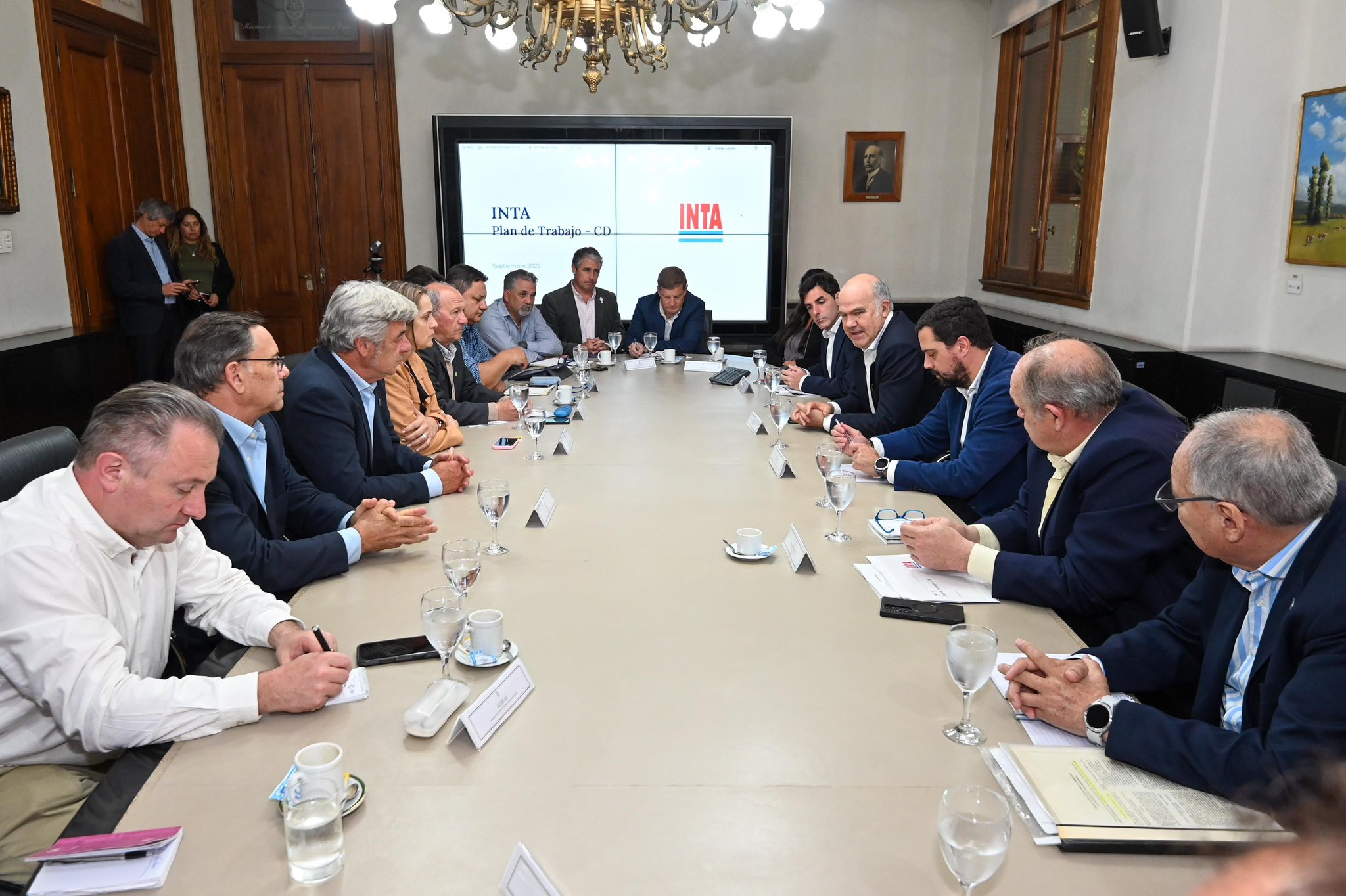 Gobierno y Mesa de Enlace avanzan en la reorganización del INTA y obras