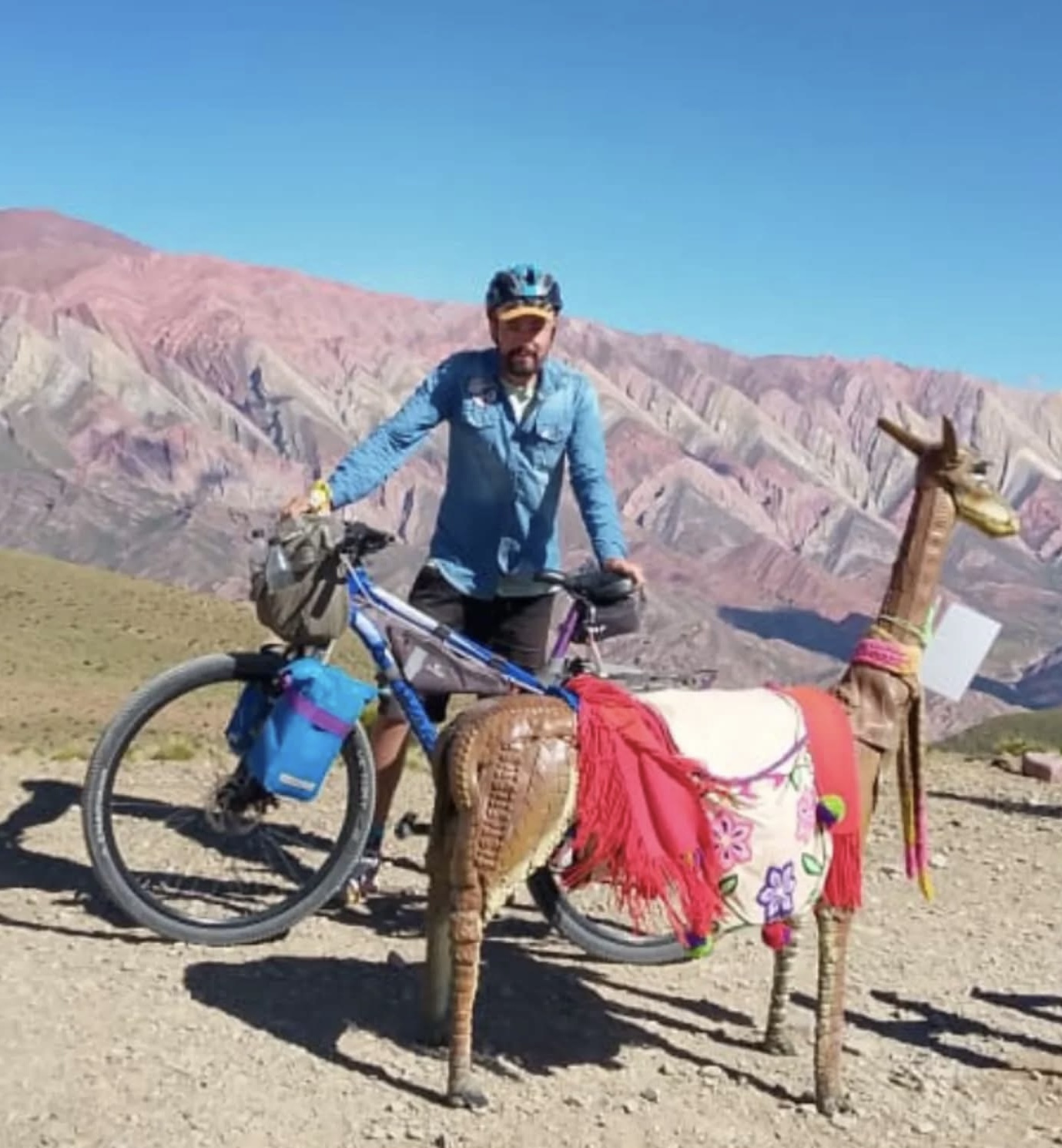 Basavilbasense cumple su sueño de recorriendo el país en bicicleta