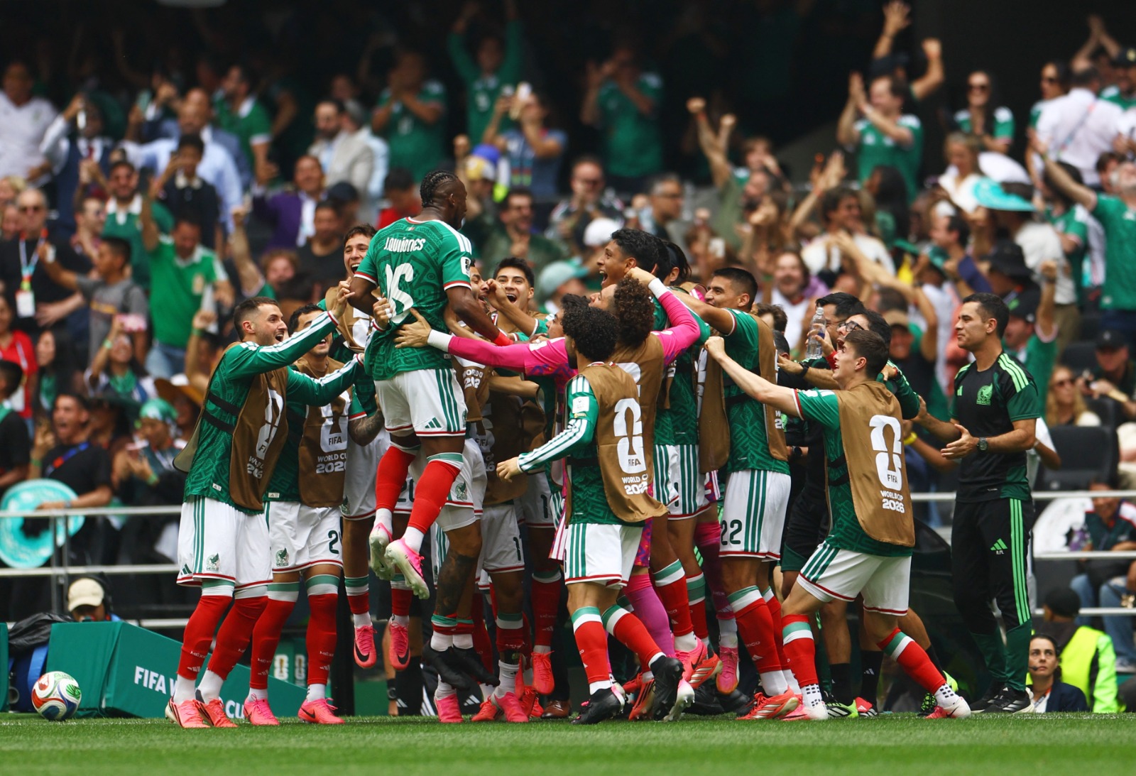Arrancó el Mundial con victoria de México