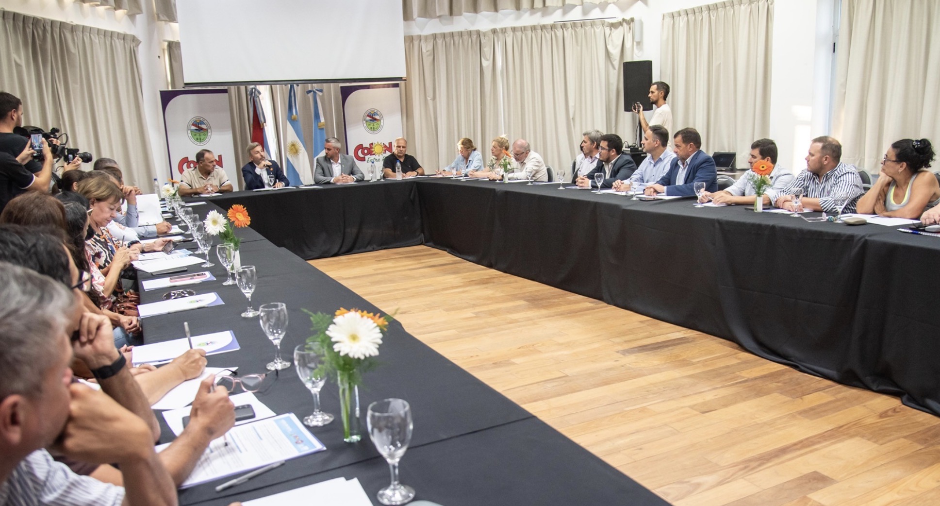 Frigerio insiste en frenar la refinería frente a Colón