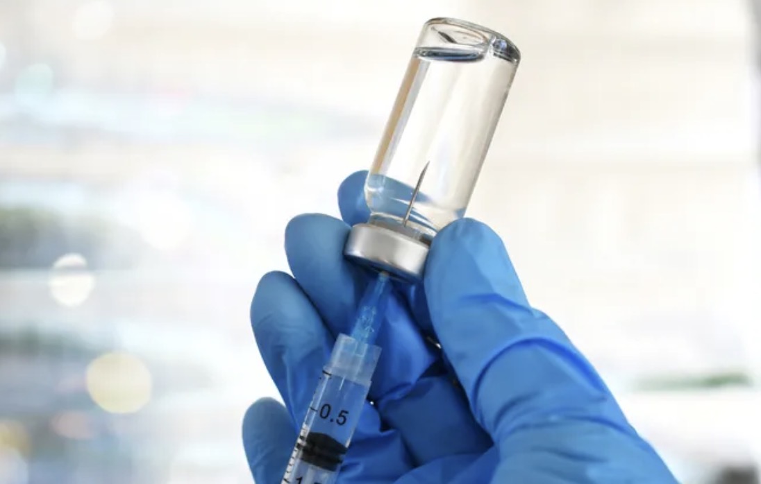 Moderna y Merck anuncian el éxito de la primera vacuna contra el melanoma