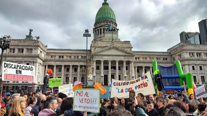 Milei promulgó la emergencia en Discapacidad