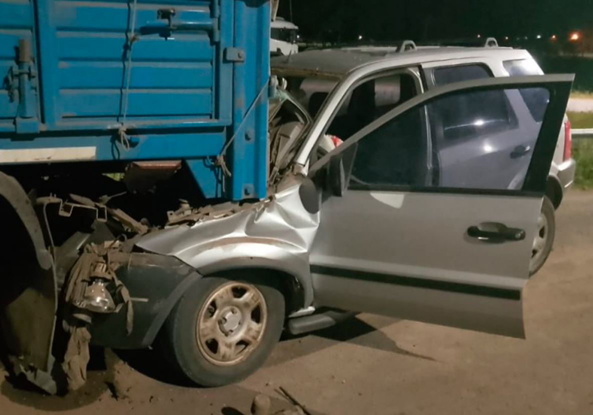 Basavilbasense se accidenta chocando en R20 contra un acoplado estacionado