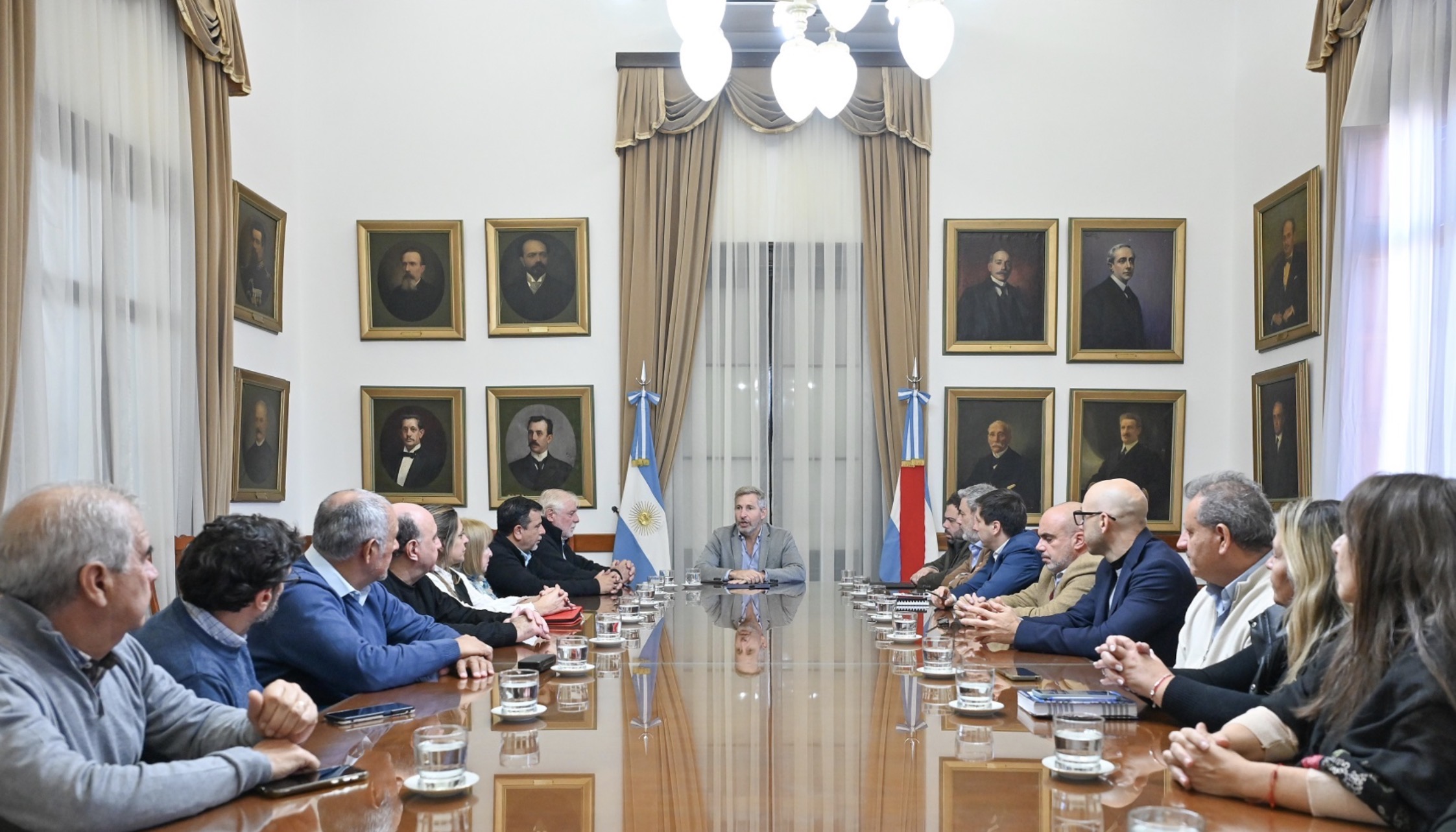 Frigerio encabezó un nuevo encuentro con gremios estatales