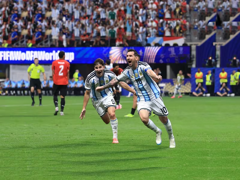 Argentina dió vuelta otro partido infartante y está en cuartos de final
