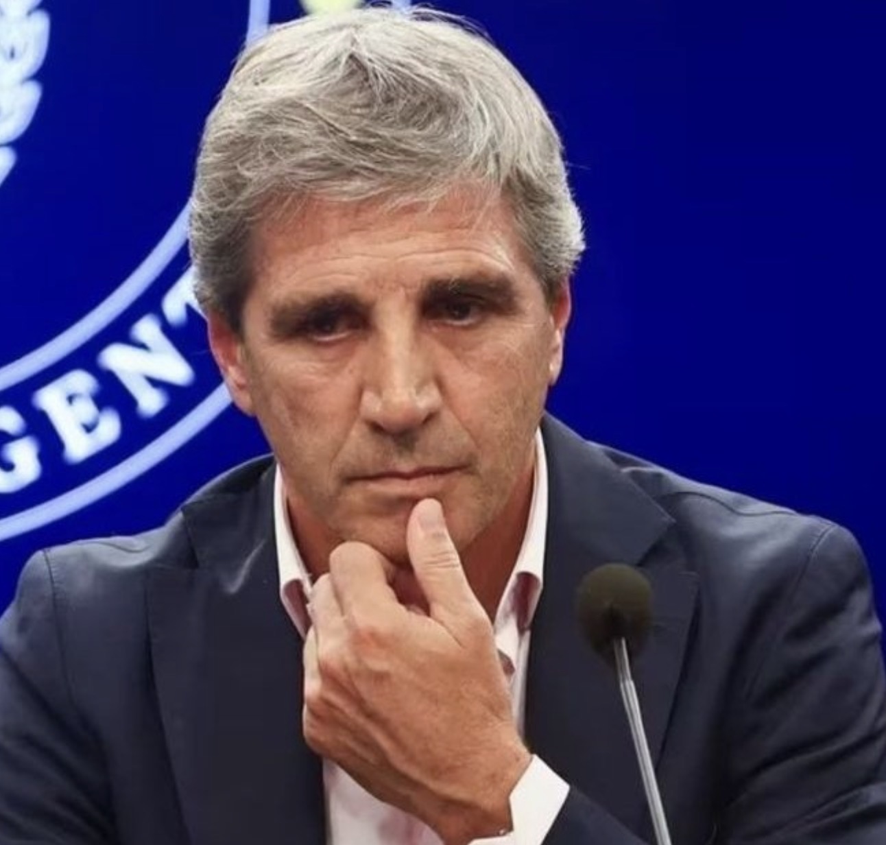 Caputo desmitió que Argentina tome nueva deuda