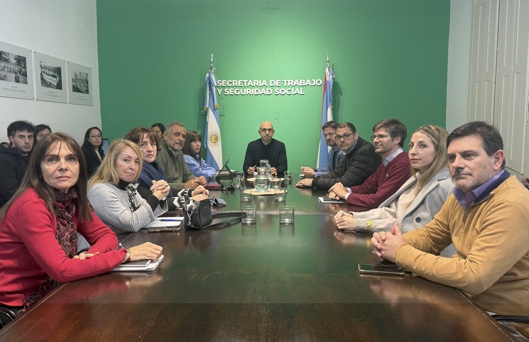 El gobierno presentó una propuesta salarial a los gremios estatales