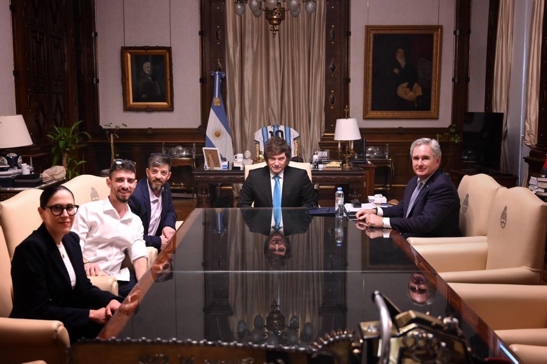 Milei recibió en Casa Rosada a dos argentinos secuestrados por Hamas