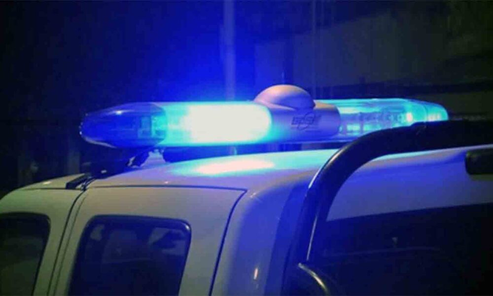Herrera: un hombre atacó a policías con un cuchillo y terminó gravemente herido 