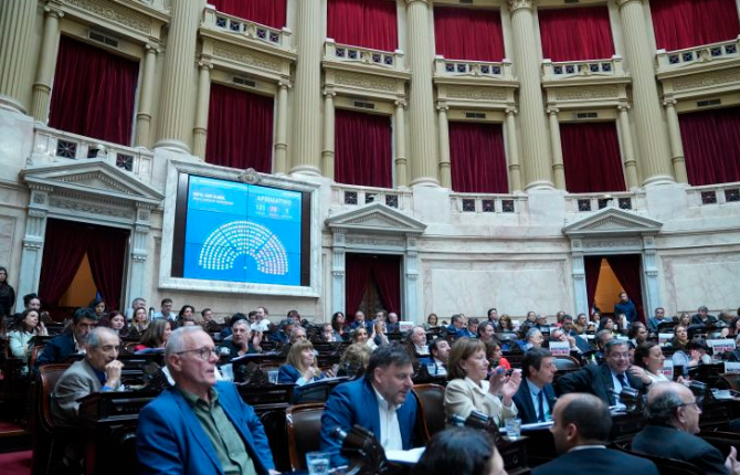 Diputados citaron a Luis Caputo para explicar las negociaciones con EE.UU