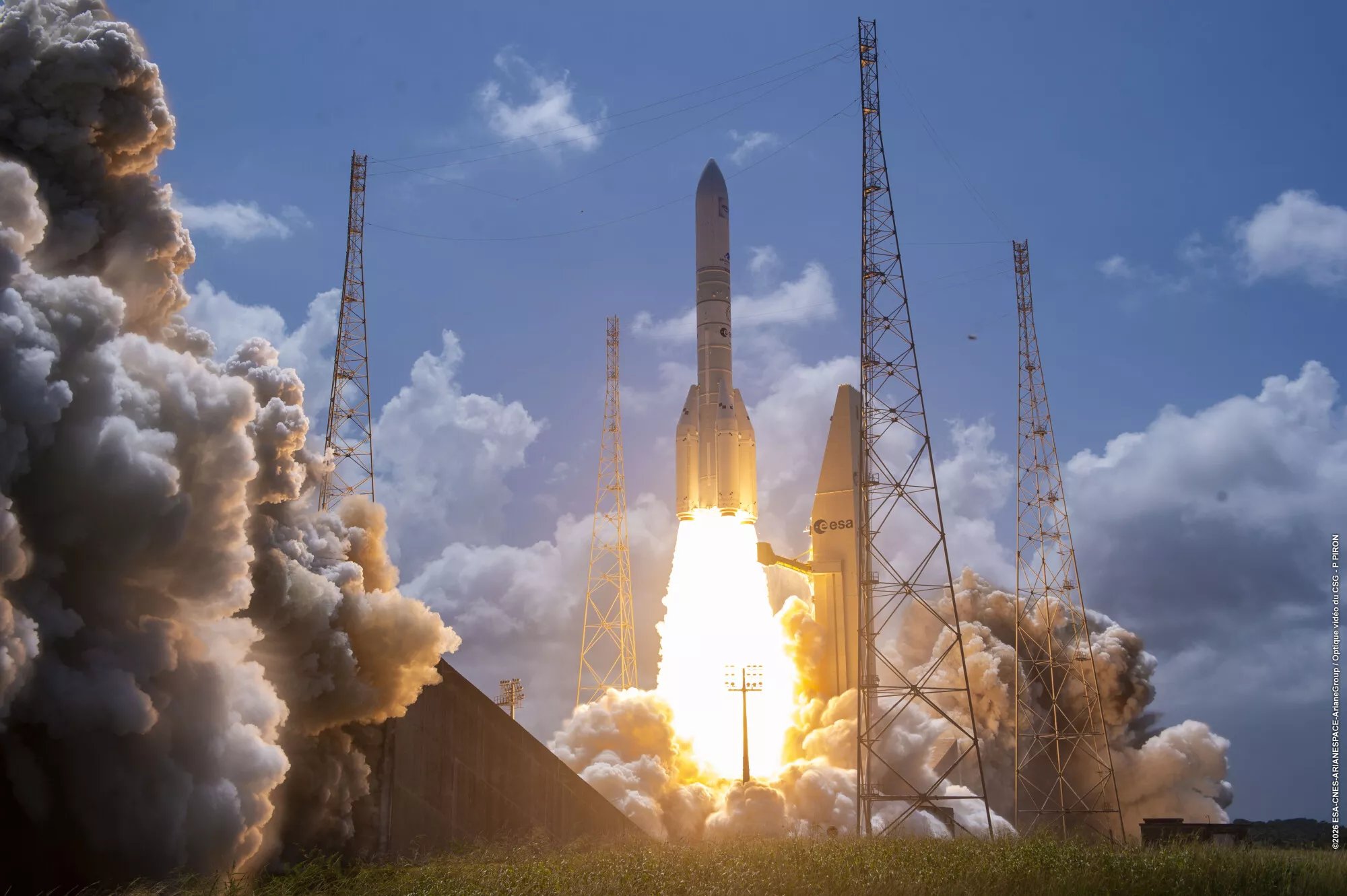 Amazon irrumpe en el duopolio del internet satelital