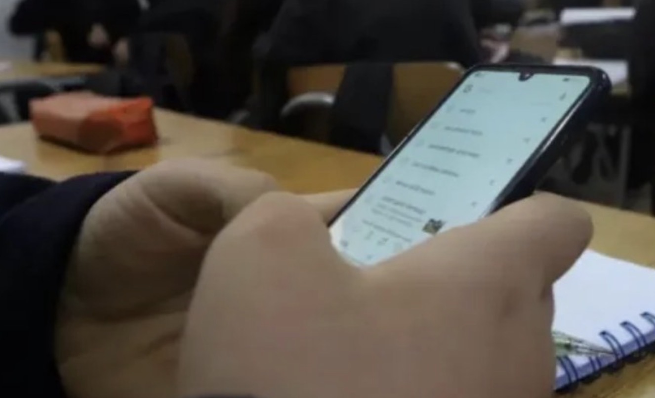 Impulsan prohibir el uso de celulares en escuelas de Entre Ríos