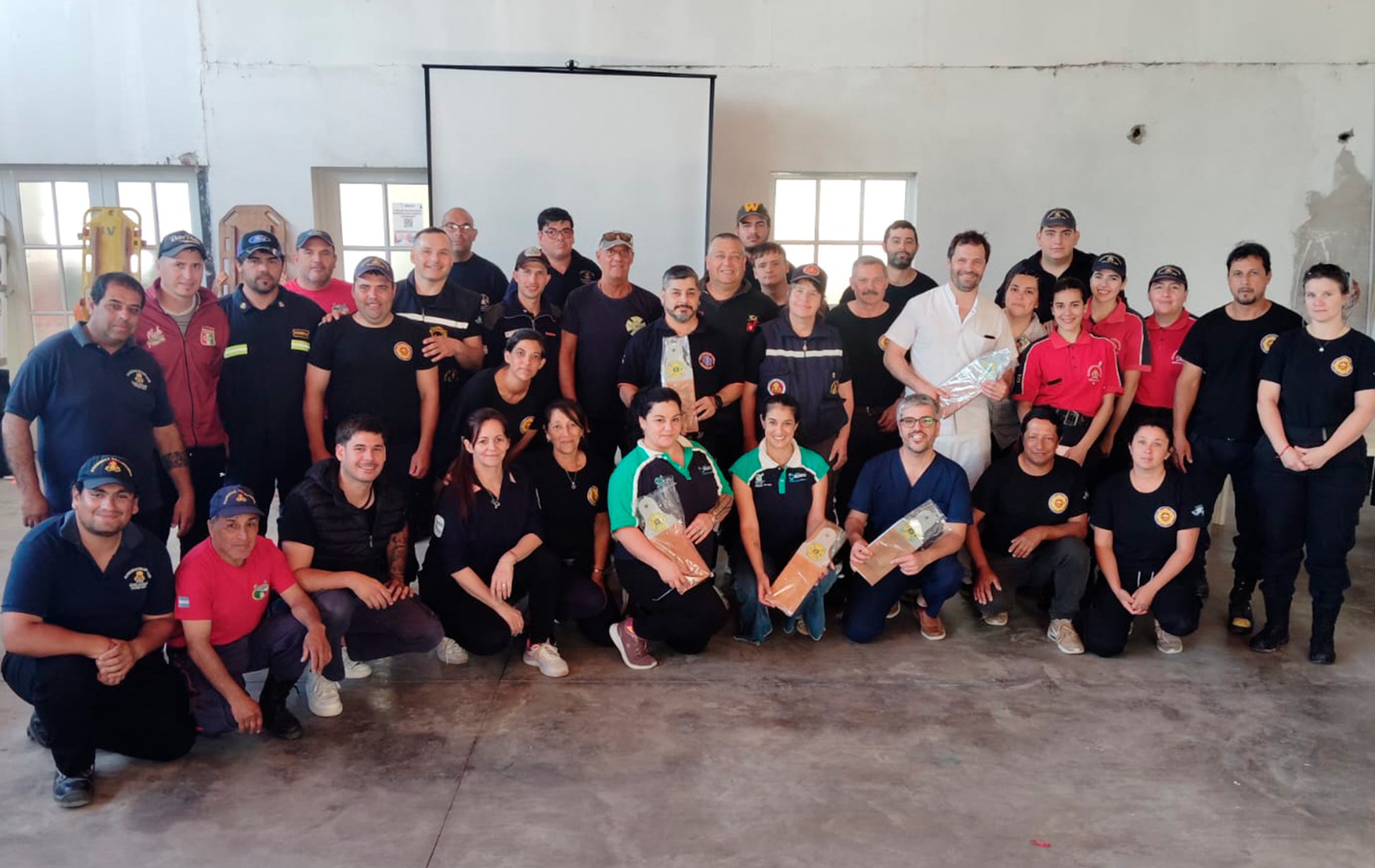 Se realizó con éxito la capacitación en RCP y primeros auxilios para Bomberos
