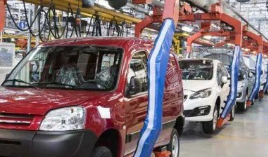 La producción de autos creció en junio un 33% interanual