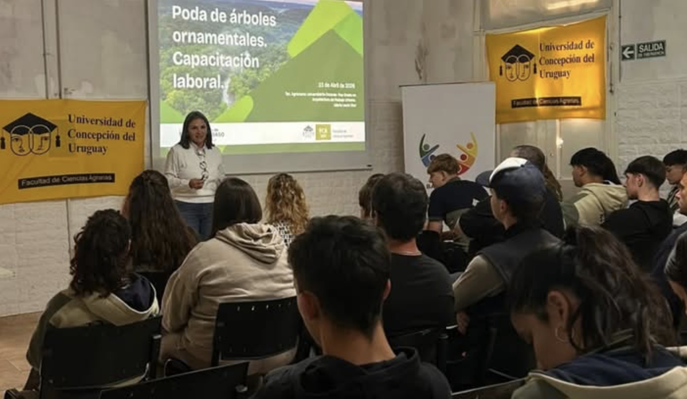 Capacitación laboral en poda de bosques urbanos