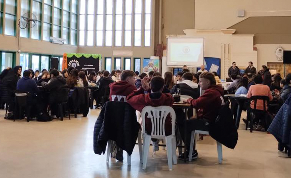 Estudiantes de Basavilbaso participaron de certamen de simulación empresarial